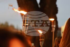 Бургас - ученици - факелно шествие