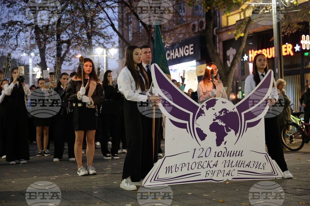 Бургас - ученици - факелно шествие