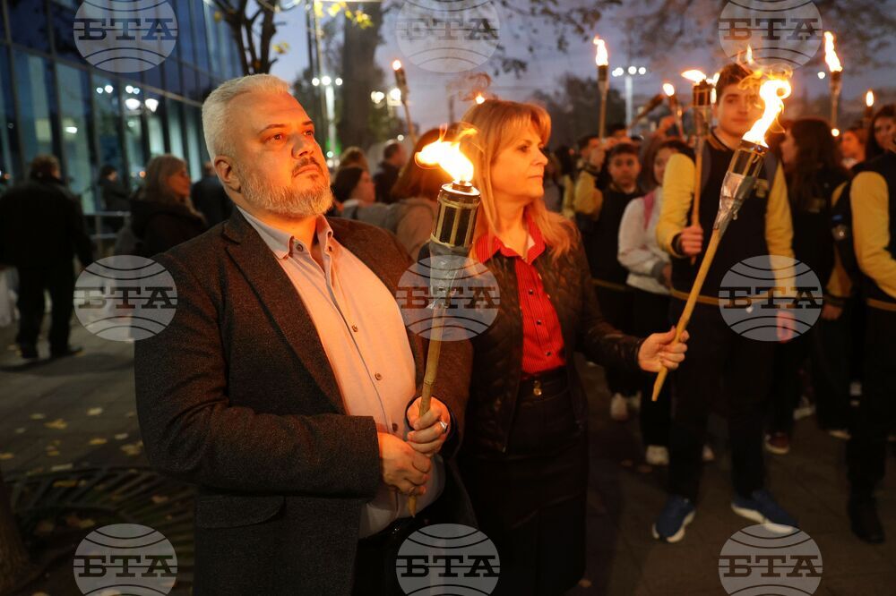 Бургас - ученици - факелно шествие