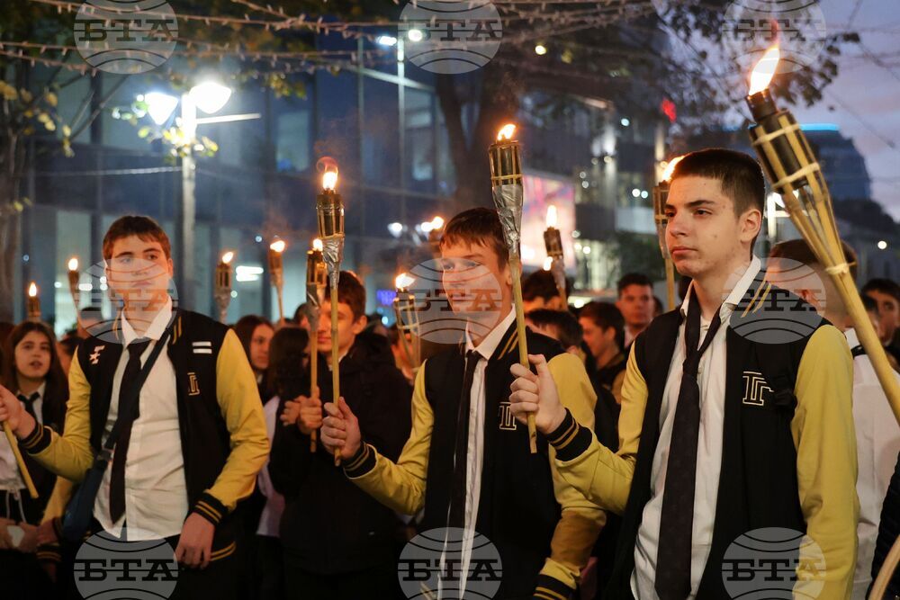 Бургас - ученици - факелно шествие