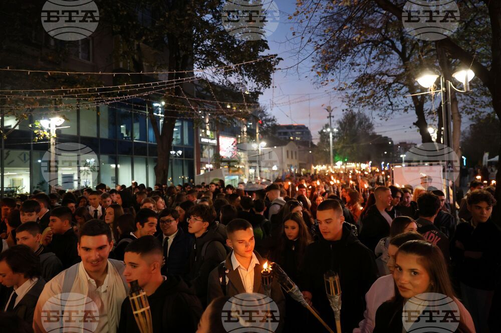 Бургас - ученици - факелно шествие