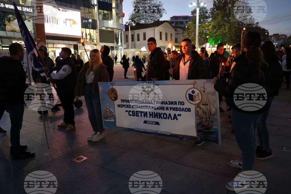 Бургас - ученици - факелно шествие
