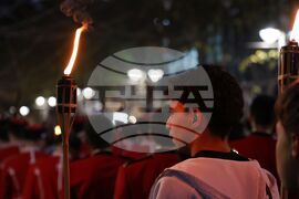 Бургас - ученици - факелно шествие