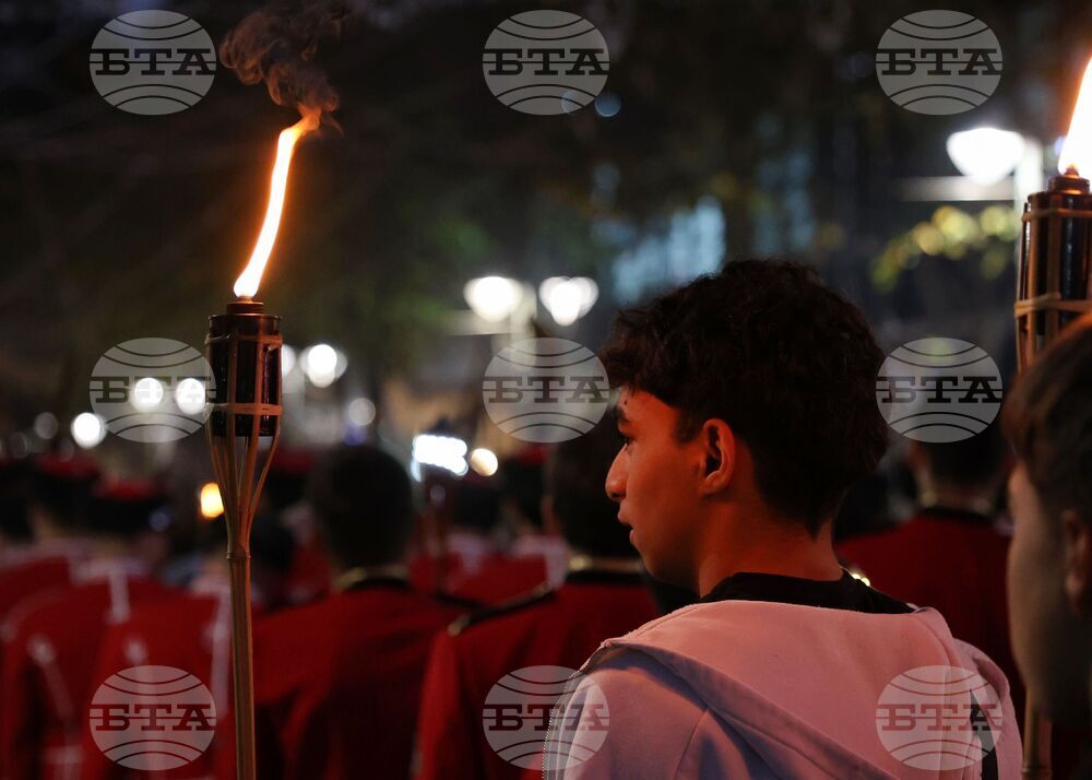 Бургас - ученици - факелно шествие