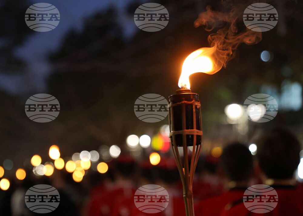 Бургас - ученици - факелно шествие