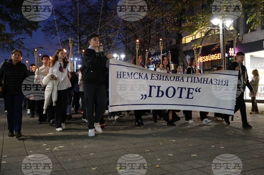 Бургас - ученици - факелно шествие