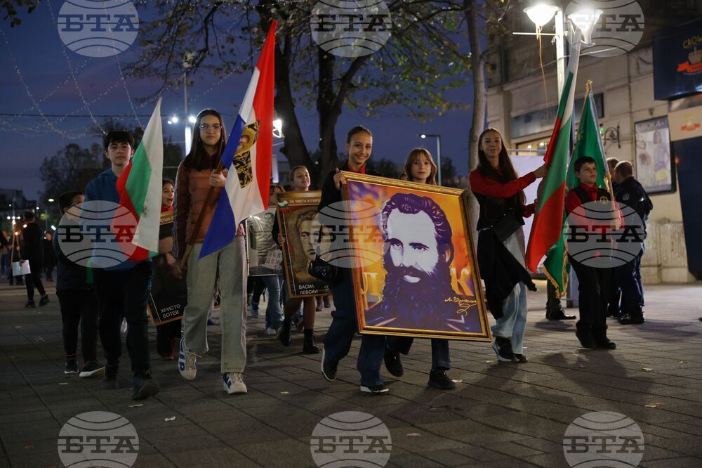 Бургас - ученици - факелно шествие