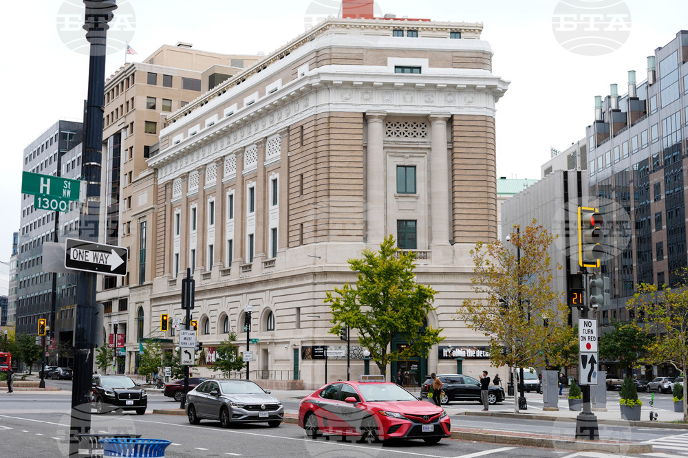 Louvre Museums Security vs Accessibility