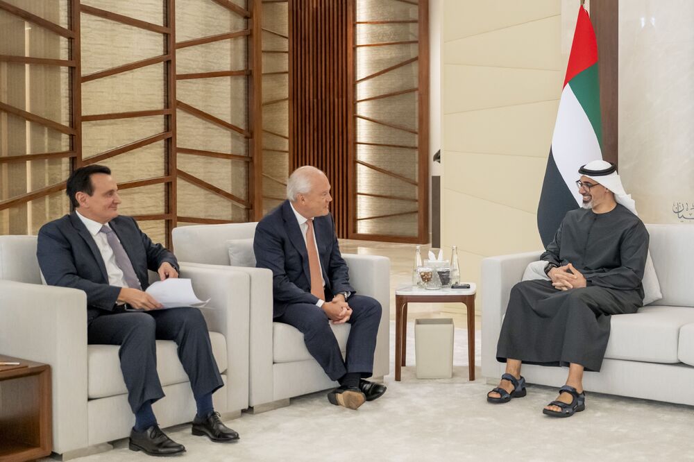 УАМ: Престолонаследникът на Абу Даби се срещна с председателя и членовете на борда на директорите на компанията "Астра Зенека"