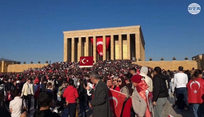 Денят на Републиката: Турците отдават почит на Ататюрк и си пожелават по-свободна Турция