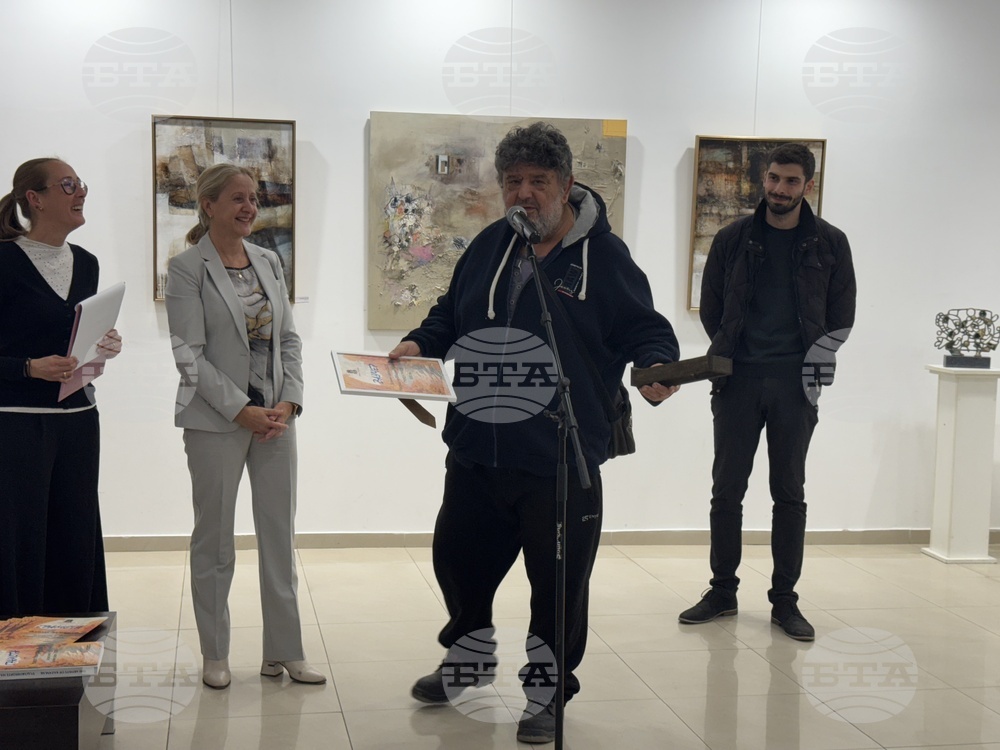 Румен Рачев спечели голямата награда на тазгодишния Есенен салон в Казанлък с творбата "Кафе"