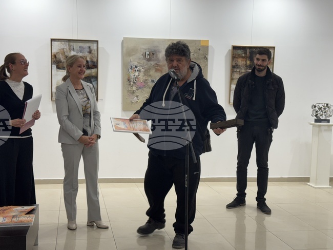 Румен Рачев спечели голямата награда на тазгодишния Есенен салон в Казанлък с творбата "Кафе"