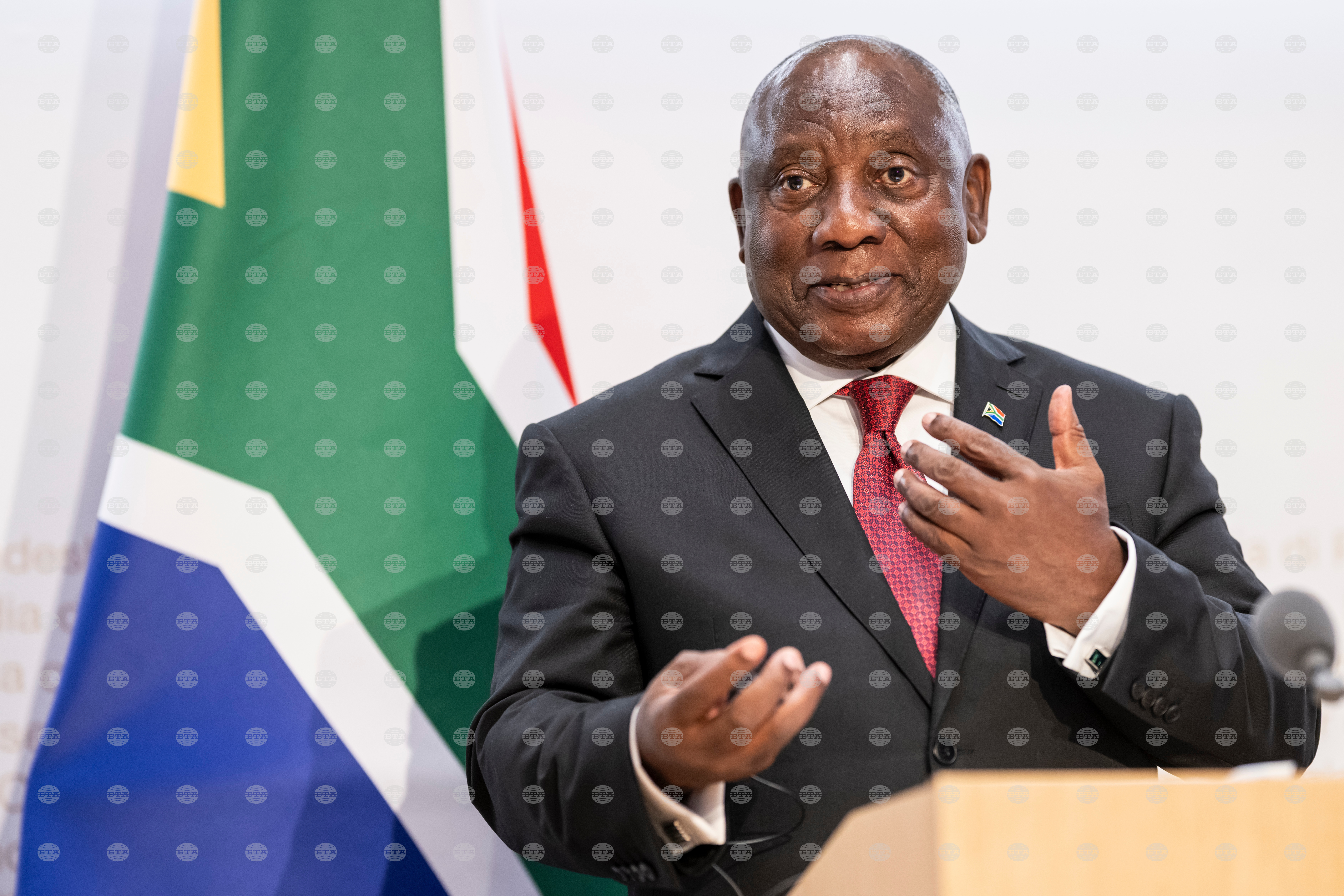 Южна Африка ще разследва как 17 души са били примамени да се сражават в Украйна