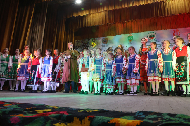 Българският певец Илия Луков и бесарабските таланти изнесоха концерт в Тараклия