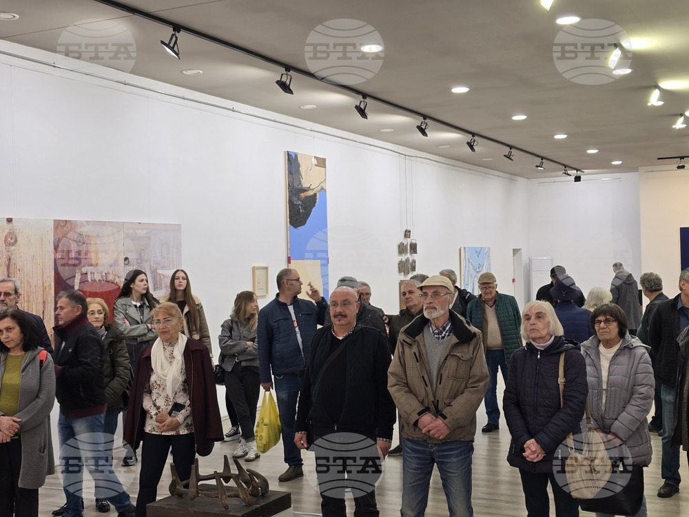 Арт център Плевен представи изложбата „10+“ 