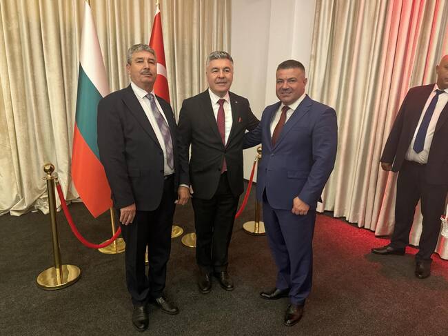 Областният управител връчи поздравителен адрес на Генералния консул на Република Турция в Бургас Толга Оркун по повод 102 години от създаването на Република Турция