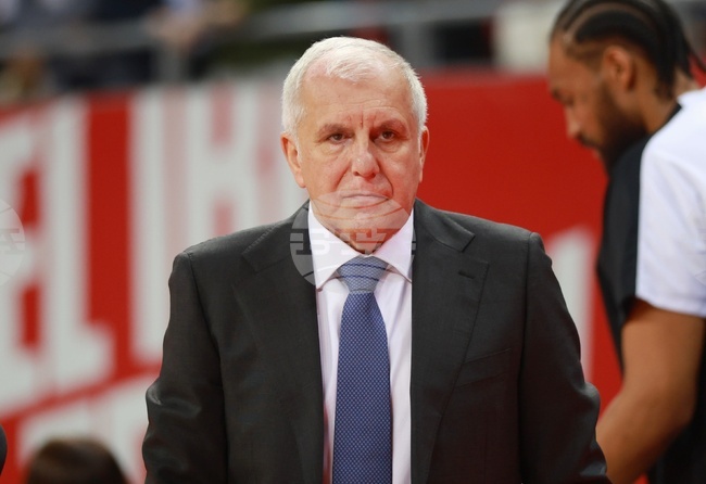 Шефовете на баскетболния Партизан отхвърлиха оставката на Желко Обрадович, чака се позицията на треньора