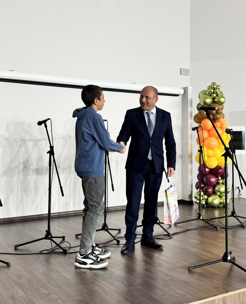 В конкурса за есе "Будителите в ноти: Наследството на Пипков" в Ловеч, посветен на 1 ноември, се включиха 46 ученици от осем училища