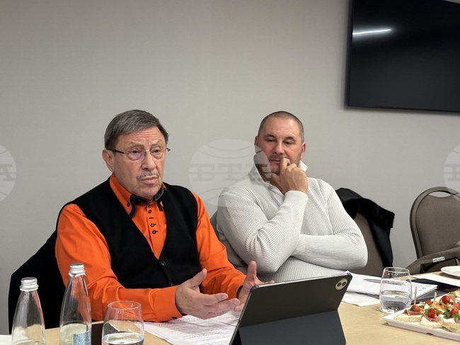 Да бъдат направени бранд, лого и слоган на Самоков, посъветва пиар експертът Максим Бехар на среща с общественици от града