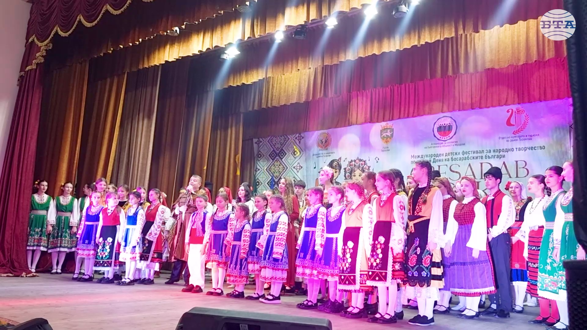 Българският певец Илия Луков и бесарабските таланти изнесоха концерт в Тараклия