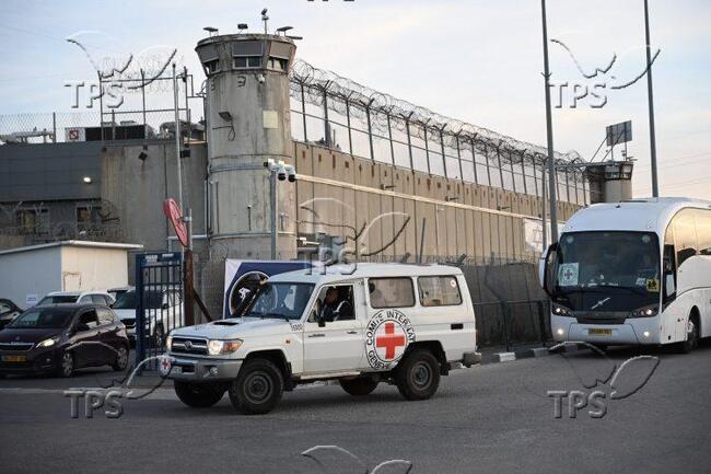 ТПС: Израел забрани посещенията на Червения кръст в затворите, което според него допуска терористи да получават възнаграждения за извършени убийства