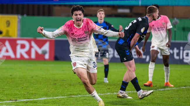 Късни голове донесоха победата на Байер Леверкузен срещу десетима от Падерборн в турнира за Купата на Германия