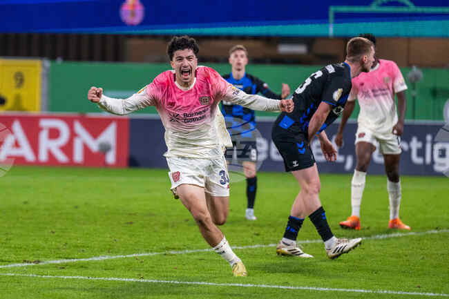 Късни голове донесоха победата на Байер Леверкузен срещу десетима от Падерборн в турнира за Купата на Германия