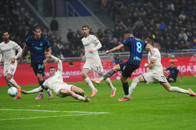 Два гола на Хакан Чалханоглу осигуриха убедителен успех на Интер (Милано) над Фиорентина в Серия "А"