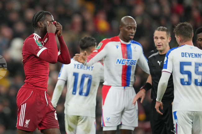 Кристъл Палас отстрани Ливърпул за Купата на лигата в Англия, Арсенал, Челси, Нюкасъл и Манчестър Сити също достигнаха четвъртфиналите