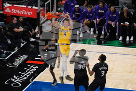 Lakers Timberwolves Basketball