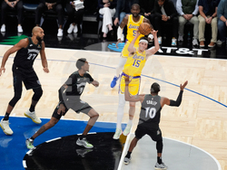 Lakers Timberwolves Basketball