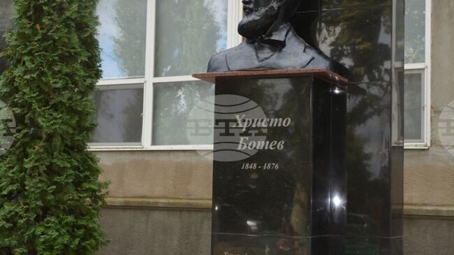 Реконструираният бюст-паметник на Христо Ботев в украинския град Измаил ще бъде открит днес