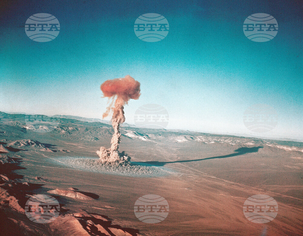 Коментарите на Тръмп за ядрените опити преобръщат водена от десетилетия политика на САЩ 