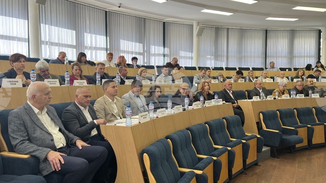 Община Димитровград ще подпомогне финансово даровити деца и двойки с репродуктивни проблеми, реши Общинският съвет