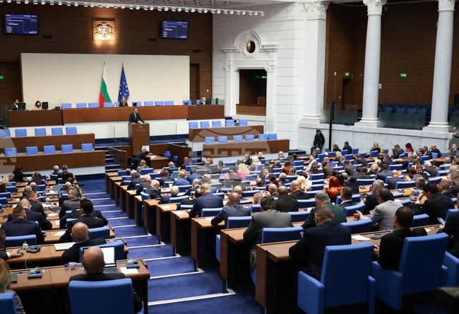 Parliament Temporarily Bans Exports of Petroleum Products to EU Member States