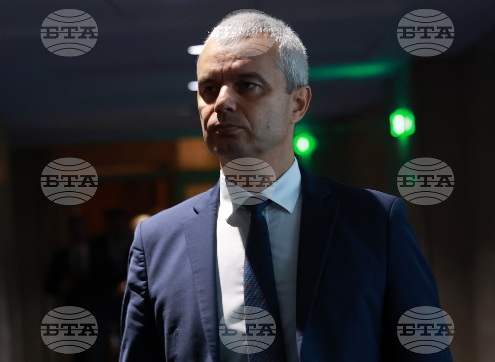 Протестите трябва да продължат до оставка и предсрочни избори, каза лидерът на „Възраждане“ Костадин Костадинов