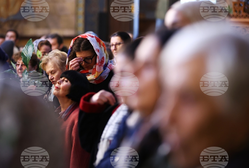 Храм „Св. вмчца Неделя“ -  литургия - лития