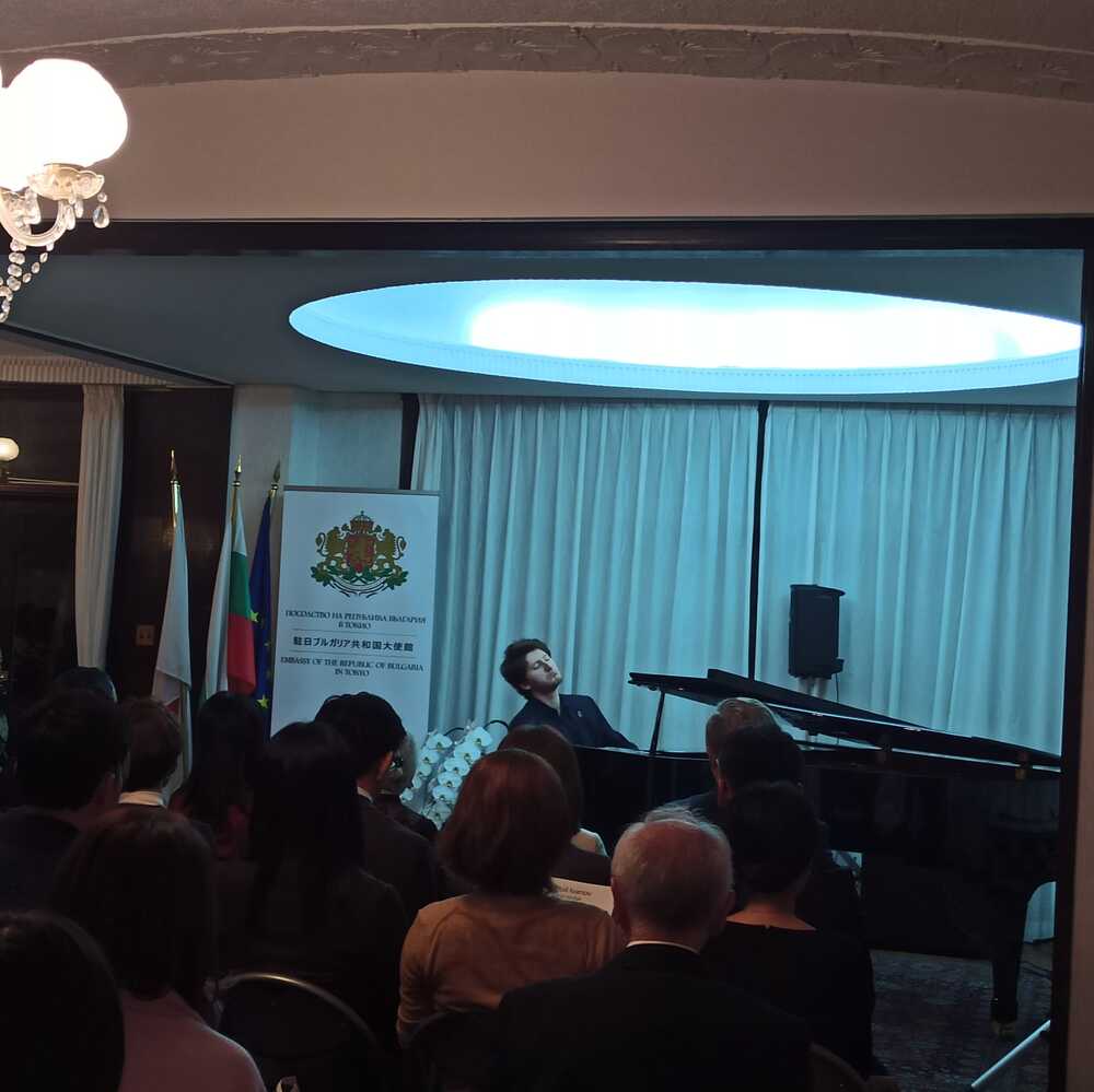 Солов рецитал на пианиста Емануил Иванов се състоя в резиденцията на посланика на България в Токио