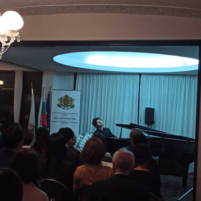 Солов рецитал на пианиста Емануил Иванов се състоя в резиденцията на посланика на България в Токио