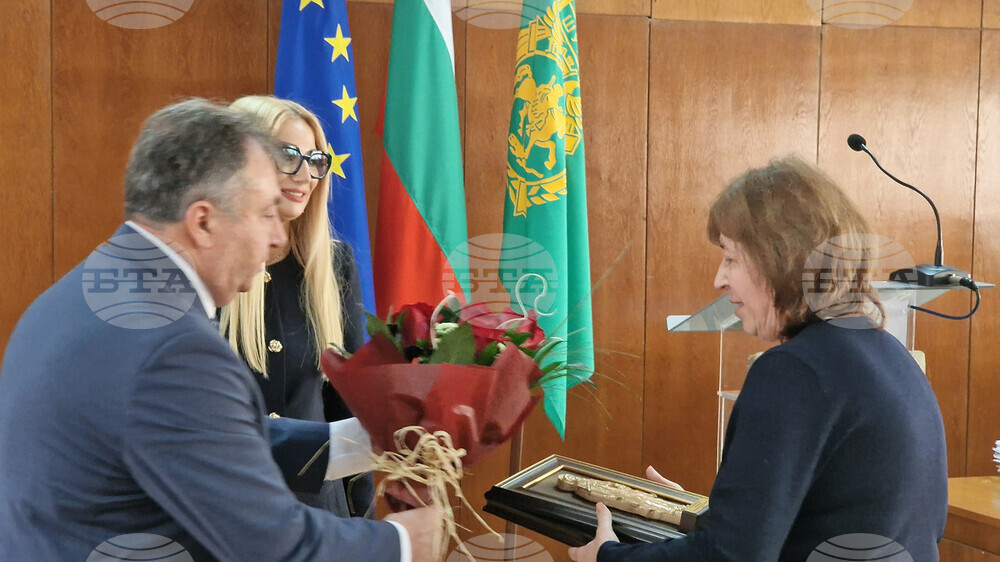 Ръководителят на отделението по "Анестезиология и интензивно лечение" към шуменската болница получи годишното отличие "Награда на Шумен за здравеопазване", присъдено на отделението