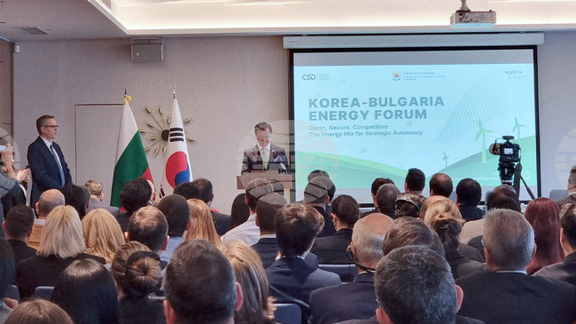 Република Корея върви към въглеродна неутралност, задвижвана от иновации, каза посланик Донг-бе Ким на корейско-български енергиен форум