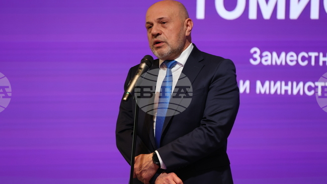 България няма проблем с ролята на жената като учен, иноватор, мениджър и предприемач, каза вицепремиерът Томислав Дончев на дамски форум 