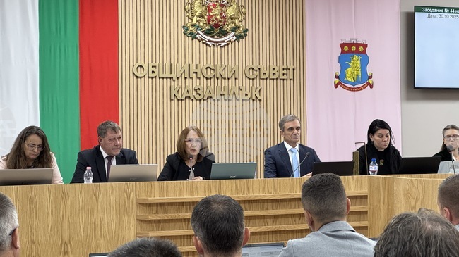 Според национално проучване Казанлък е сред общините с най-високо натоварване на администрацията, съобщи председателят на Общинския съвет 
