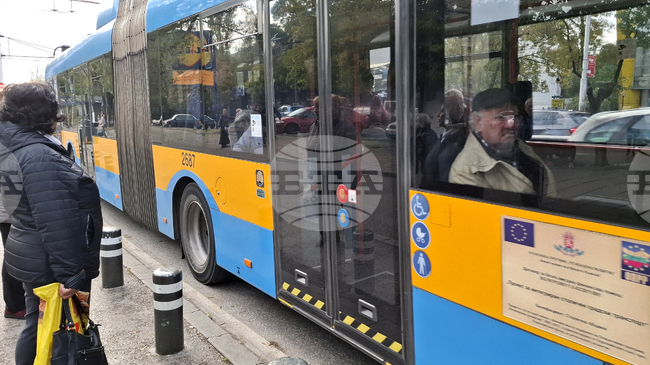 Столичната община въвежда "зелен билет" на цена един лев от днес до понеделник за градския транспорт