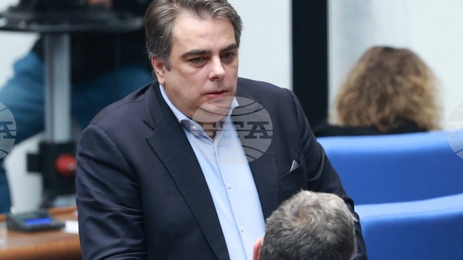 След натиска от обществото и опозицията, управляващите коригираха част от сбърканите параметри в бюджета, каза лидерът на ПП Асен Василев