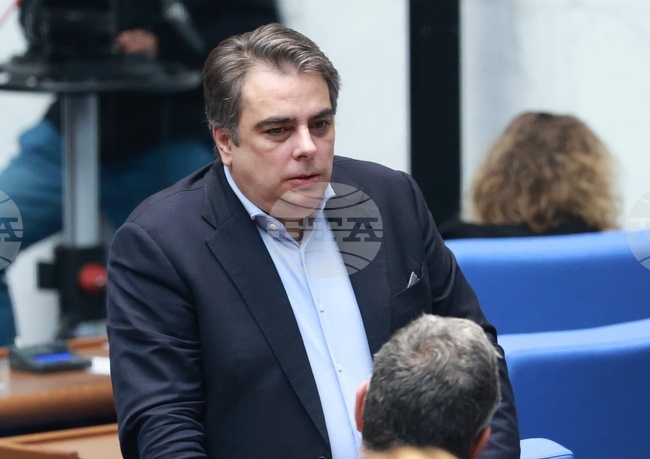 След натиска от обществото и опозицията, управляващите коригираха част от сбърканите параметри в бюджета, каза лидерът на ПП Асен Василев