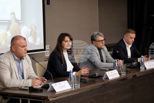 Бургас - „Иновации и дигитална трансформация в образованието" - дискусия 