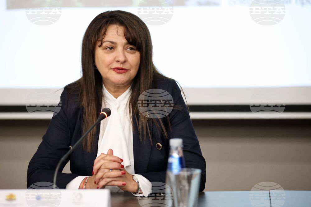 Бургас - „Иновации и дигитална трансформация в образованието" - дискусия - Севдалина Турманова