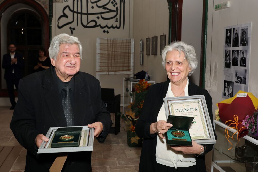 Диригентите Стефанка Желязкова и Емил Минев бяха отличени с Почетен знак на Кмета на Община Стара Загора