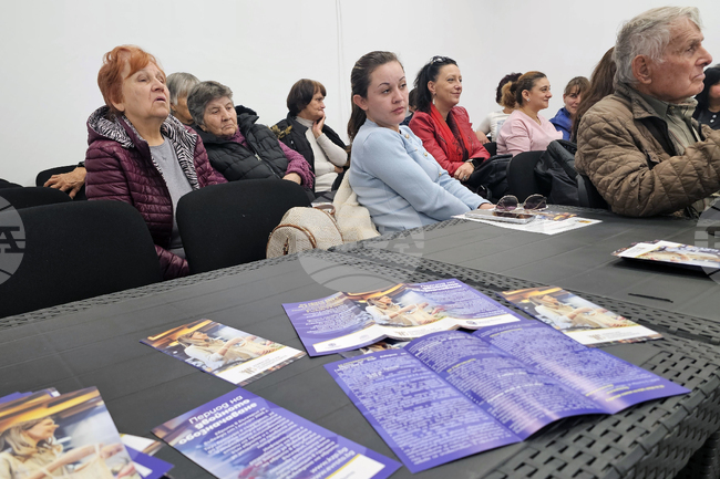 Притеснения за плащанията и връщане на ресто в лева и евро през януари 2026 г. бяха коментирани на среща с представители на КЗП и НАП в Ценово